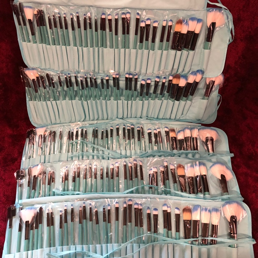 32 Pcs Makeup Brushes Blue